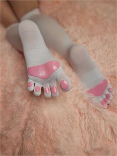 View 1: close-up of the pink toe beans